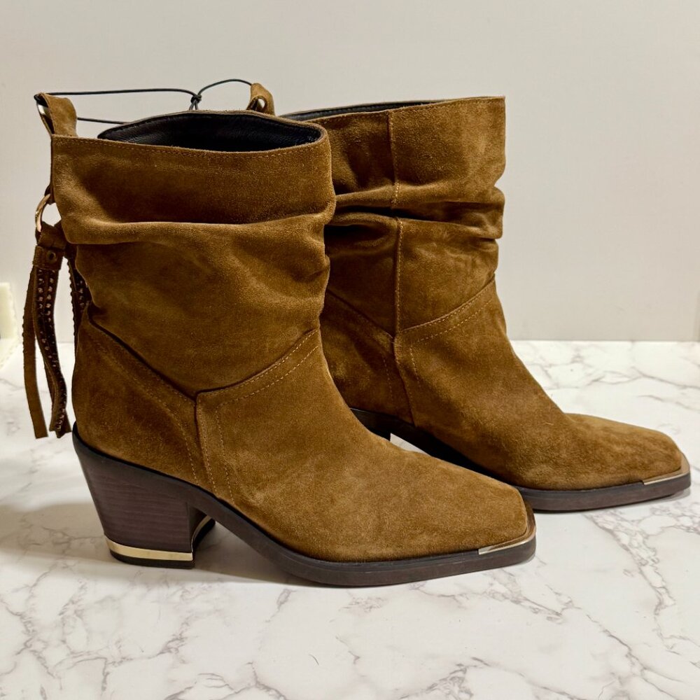 Alma en Pena | Women’s Cowboy/Biker Ankle Boots | Camel Suede | Size 9 - Picture 2 of 4
